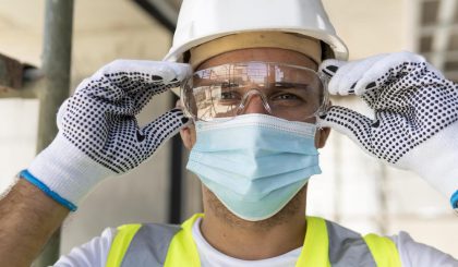worker-wearing-safety-glasses-construction-site
